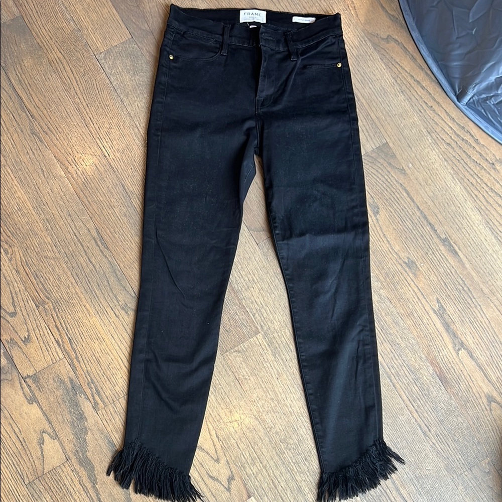 FRAME DENIM Ankle Cropped Jeans with Fringe Hem